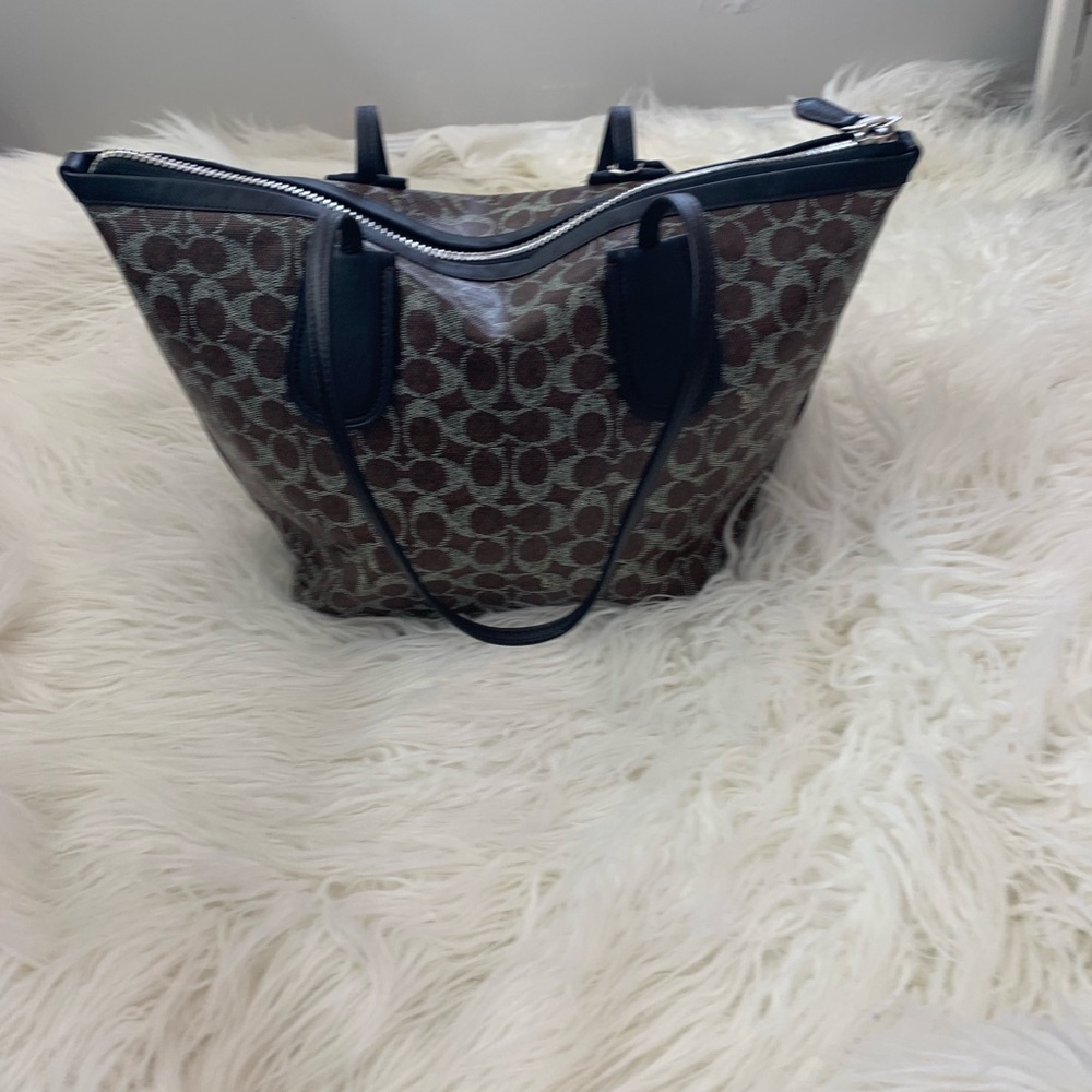 Handbag - Picture 2 of 5
